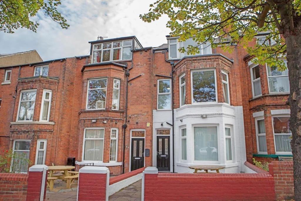 Scarborough Stays - Luxury Townhouse Ideal For Large Groups - Hot Tub Eksteriør billede
