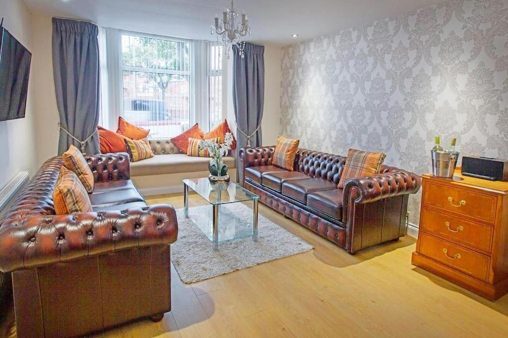 Scarborough Stays - Luxury Townhouse Ideal For Large Groups - Hot Tub Eksteriør billede